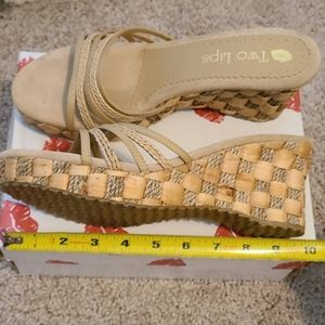 TWO LIPS Hirata Wedge slides sz10, tan, new in box